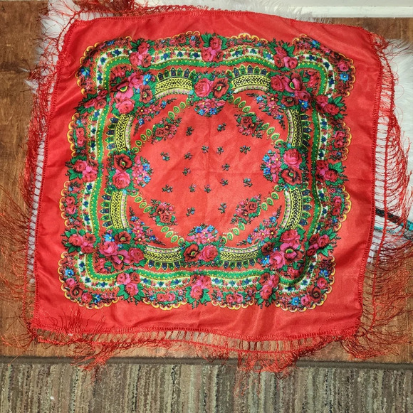 Red floral fringed scarf/ wrap - Picture 4 of 10